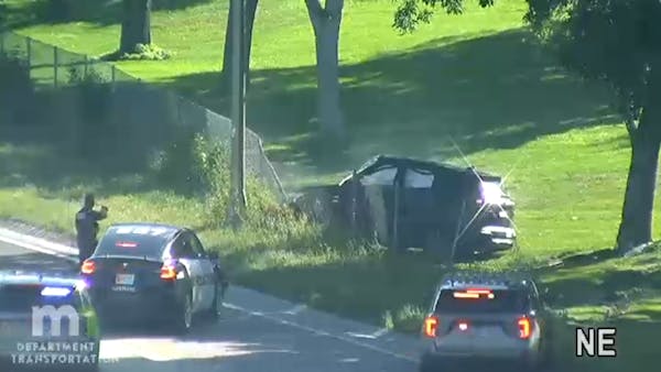 Video: Police pursuit of 4 juveniles in stolen Kia ends with crash in Edina