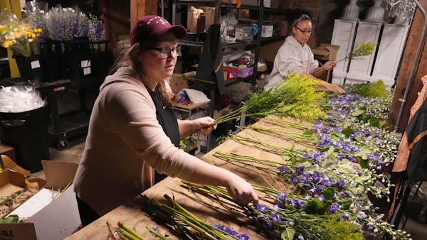 Minneapolis floral boutique selling bouquets for Ukrainian flower farm