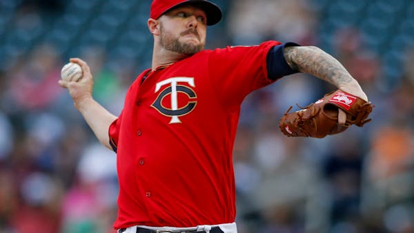 Pressly, Twins pay for mistake
