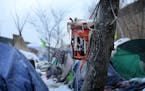 Mpls. homeless camp residents begin move to temporary shelter