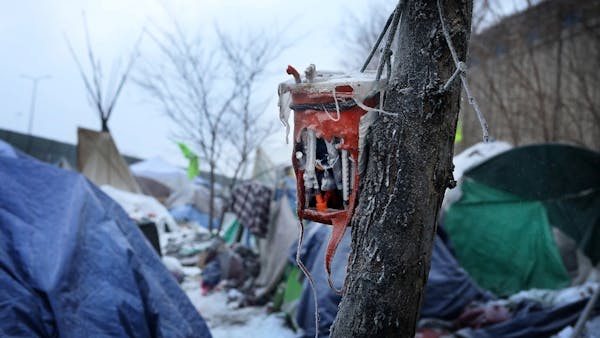 People begin moving out of Minneapolis homeless camp