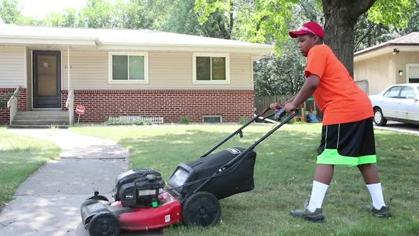 Man brings goodwill tour to Minnesota, mowing lawns for free