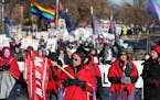 Women's March draws 4,000 to State Capitol in St. Paul
