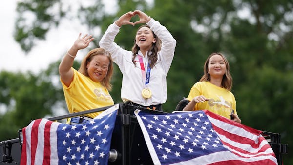 Lee's historic gold-medal win honored in St. Paul parade