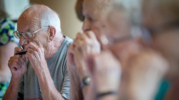 Healthy dose of harmonicas being used to help treat COPD