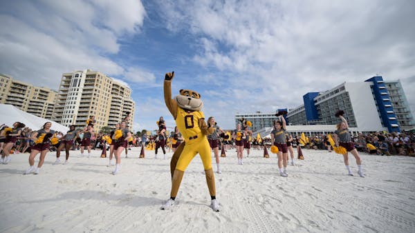 Gophers rev up the fans at the Outback Bowl's Beach Day