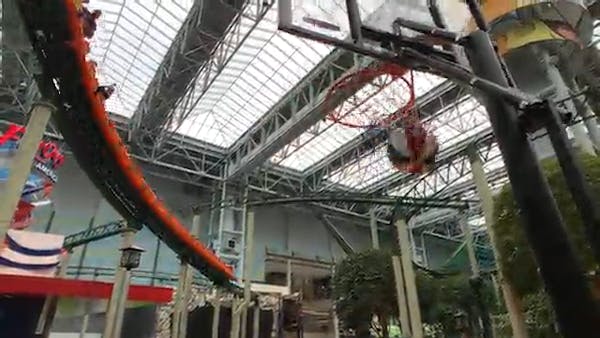 Harlem Globetrotter makes roller coaster shot at Mall of America