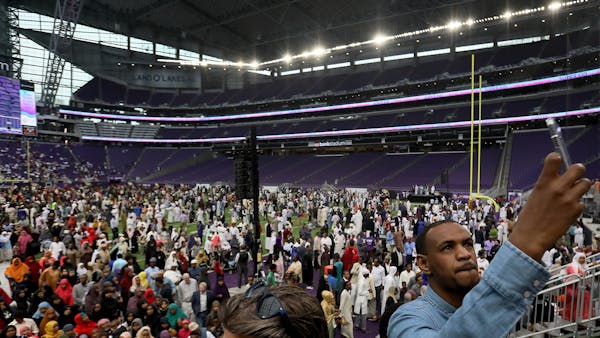 Thousands join in 'Super Eid' celebration at U.S. Bank Stadium in Minneapolis