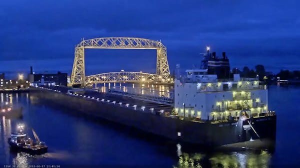 Time lapse shows ship being dislodged in Duluth harbor