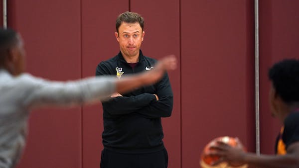 Pitino prepares Gophers for trip to Italy