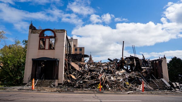 Officials say no threat after fire destroys Duluth synagogue