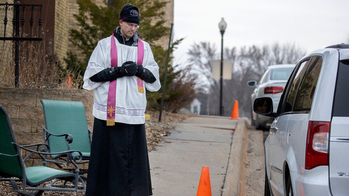 Shakopee pastor offers curbside confessions because of COVID-19