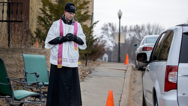 Shakopee pastor offers curbside confessions because of COVID-19
