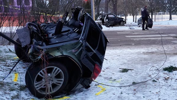 NE. Minneapolis resident describes scene of crash that split car in half