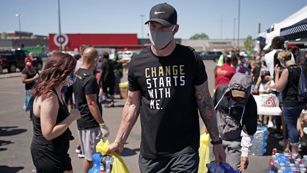 Minnesota athletes chip in to help distribute food, supplies
