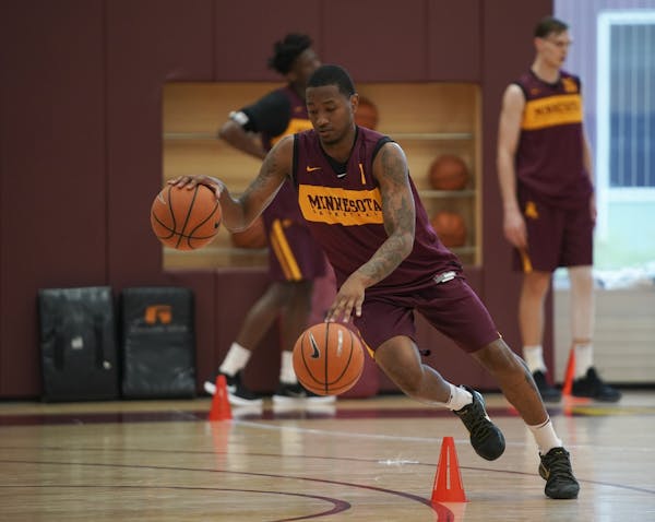 McBrayer and Gophers talk before Illinois trip