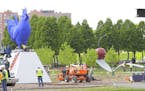 Giant blue bird comes to roost at Minneapolis Sculpture Garden