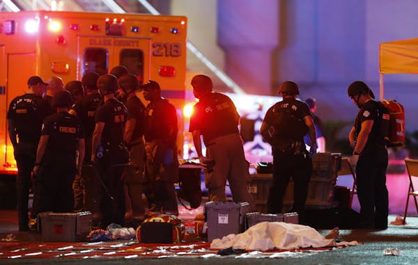 10 minutes, 30 videos: Mapping the Las Vegas massacre