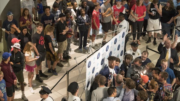 Minnesota welcomes Jimmy Butler at the Mall of America