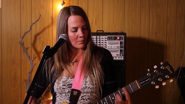 Mary Bue performs her song 'Petty Misdemeanor'
