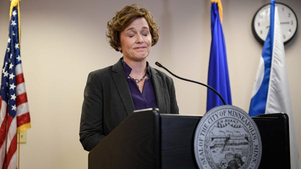 Minneapolis Mayor Betsy Hodges shouted down by protesters during Harteau presser