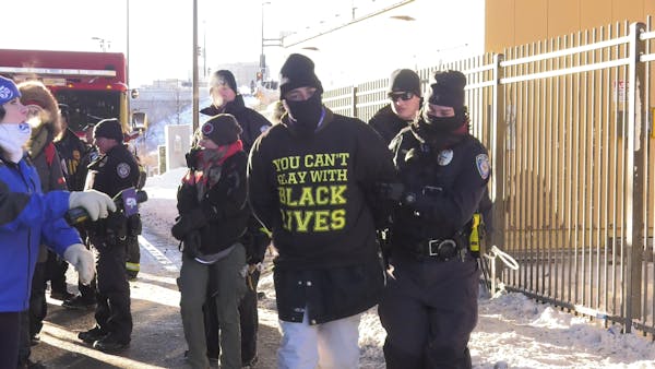 Pre-game protests pop up in Minneapolis