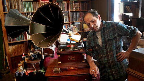 Minneapolis record store owner keeps alive records, players