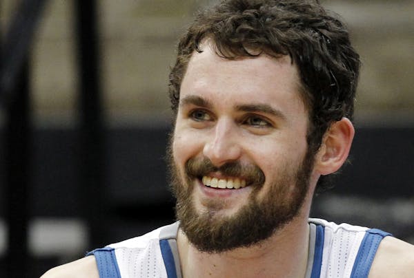 Kevin Love returns from NYC, hand surgery