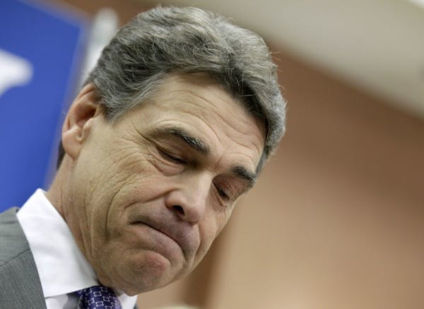 Perry drops out, endorses Gingrich
