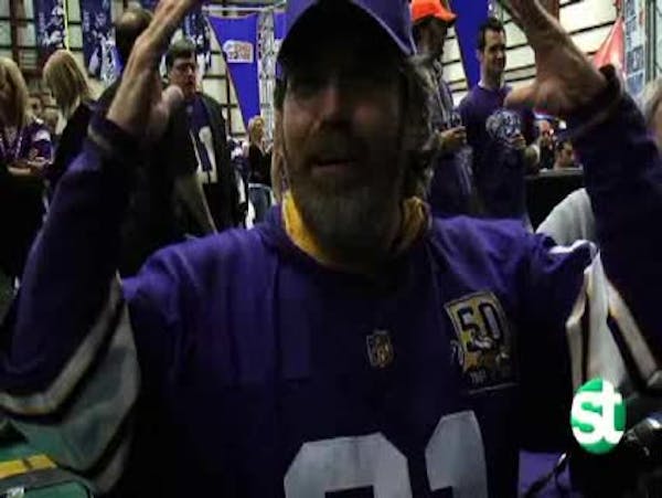 Fans react after the Vikings pick Ponder in the first round
