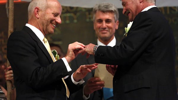 Minnesota weddings start a new day for gay marriage