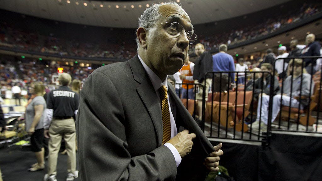 University of Minnesota students react to men's basketball coach Tubby Smith's firing and $2.5M buyout.