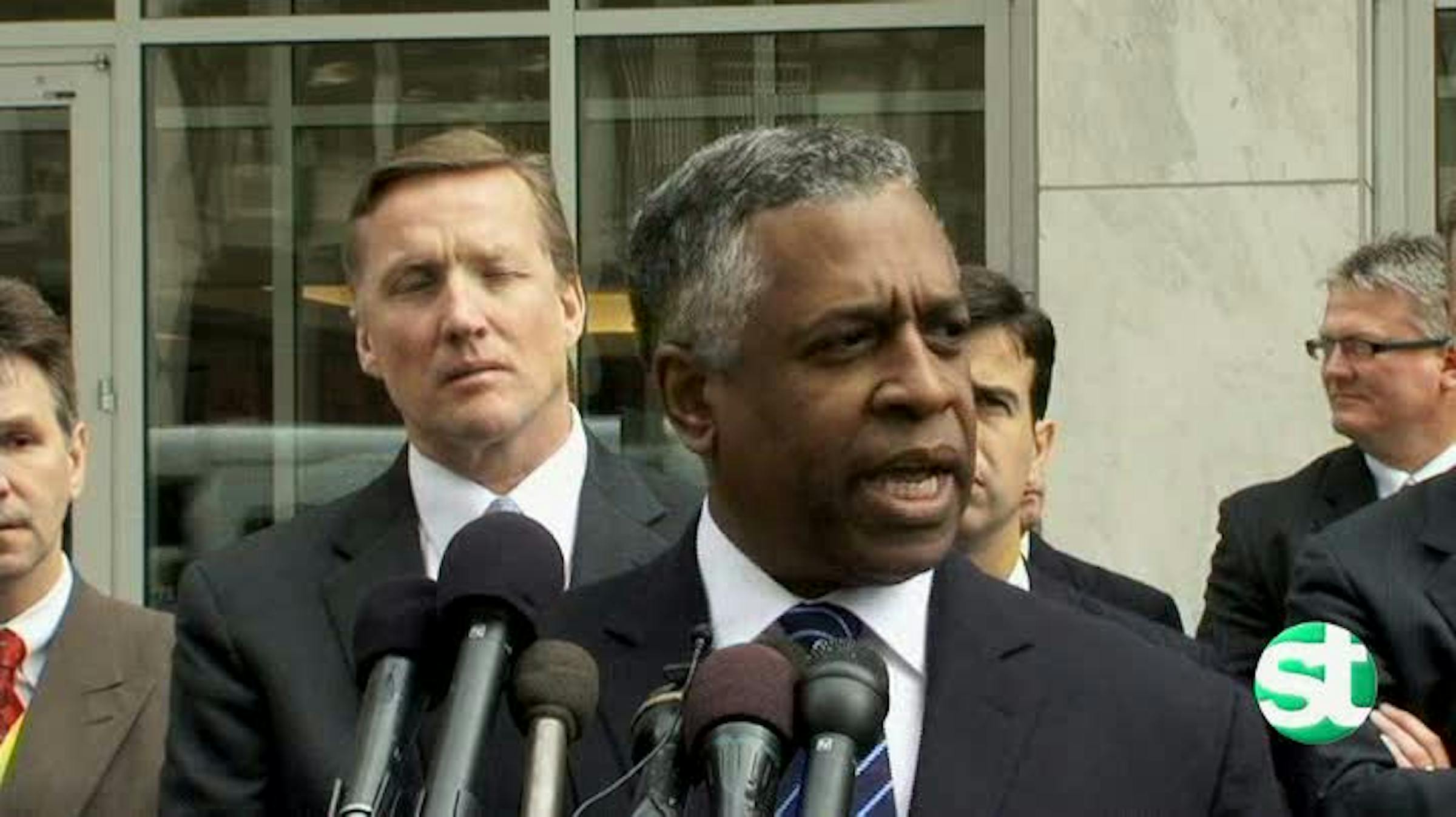 Tom Petters is sentenced to 50 years in prison(03)