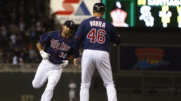 Hicks homers twice, takes one away as Twins top White Sox