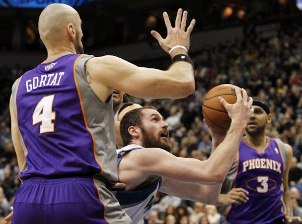 Wolves hang on and outscore Suns