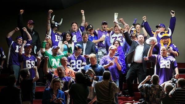 Lawmakers, Vikings celebrate stadium victory