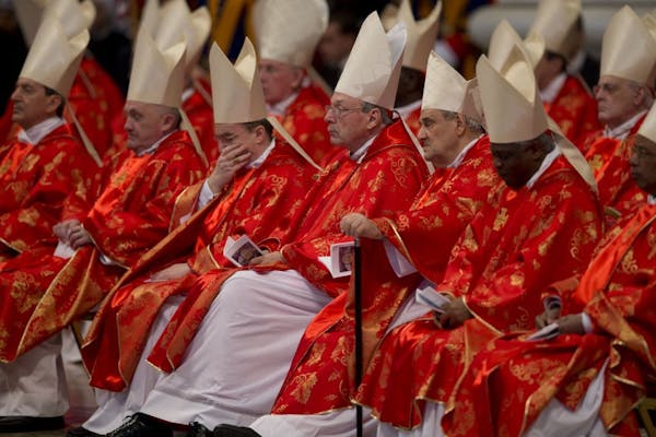 Cardinals celebrate mass before conclave