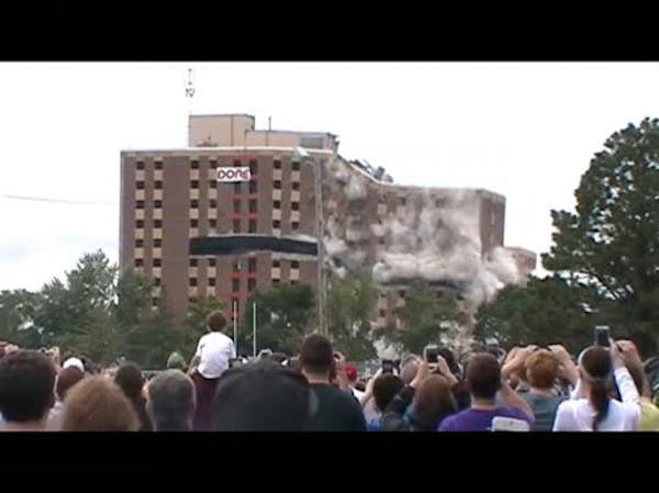 Implosion of Mankato's Gage Hall