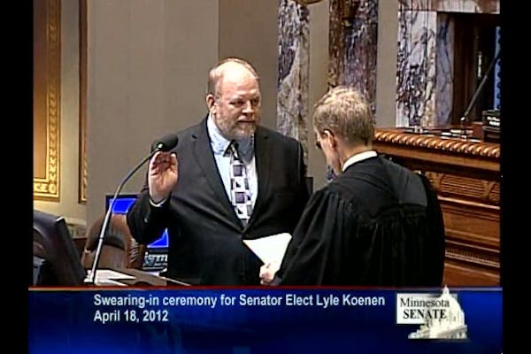 Koenen takes Senate oath