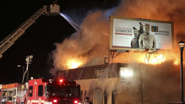 Firefighters battle frigid temps, blaze at south Mpls. pizzeria