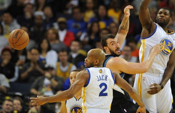 Warriors whip Wolves to clinch playoff spot