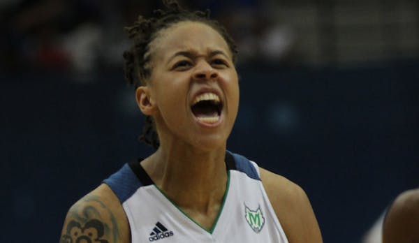 Crowd helps Lynx win Game 1