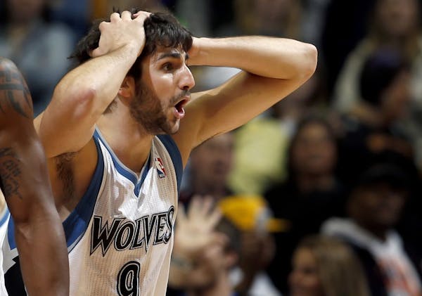 Wolves' rally against Lakers falls short