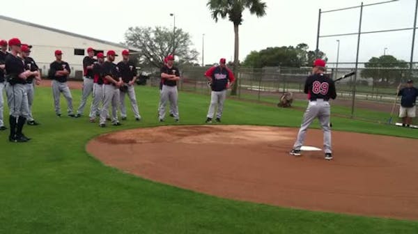 Twins get a bunting lesson