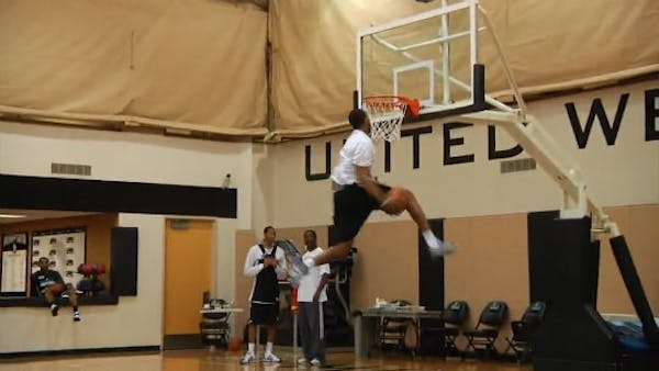Derrick Williams gets his dunk on