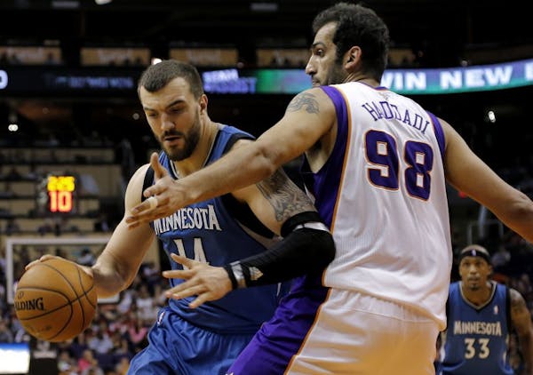 Healthy Wolves top Suns in Phoenix