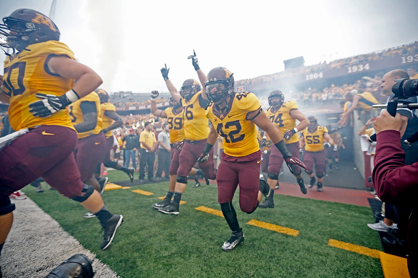 The Gophers football team takes their 1-0 record into their second game with a few injuries against Middle Tennessee State.