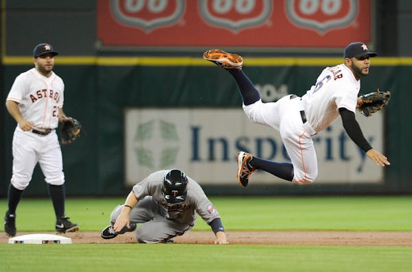 Ninth-inning hit gives Astros victory over Twins