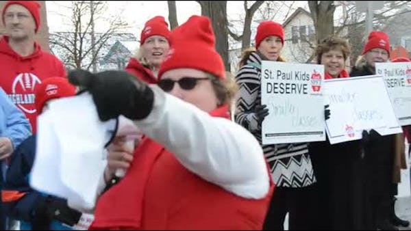 Rally supports St. Paul teachers, pressures school board