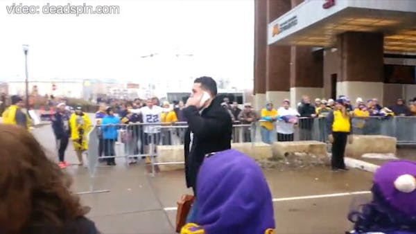 Kalil knocks hat off heckler's head following Packers game